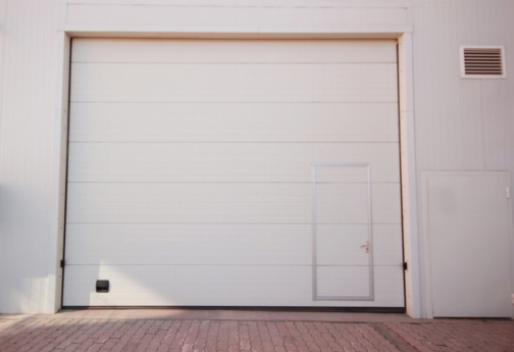 Максимальное привлекательность для прохожих: Как установка новых гаражных ворот может преобразить ваш дом