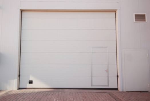 Простые решения для самостоятельного ремонта гаражных дверей
